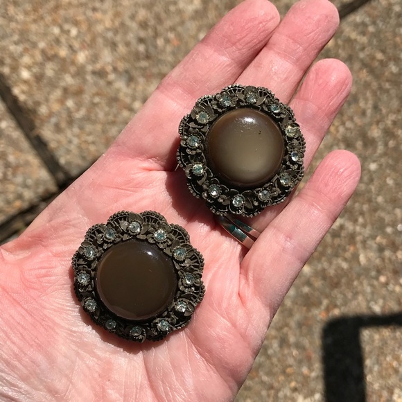 Vintage Large Detailed Bakelite Earrings - Picture 4 of 5